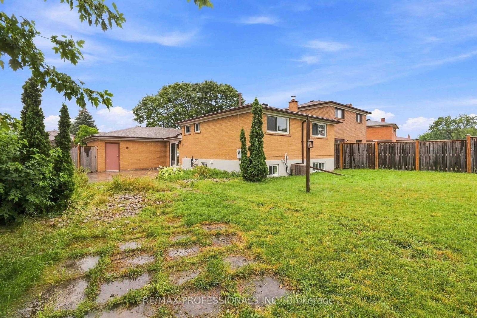 7449 Pickfair Drive • Mississauga, ON photo 31