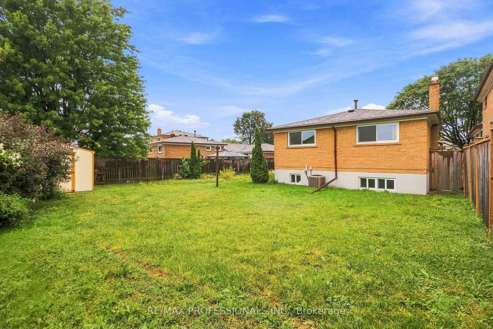 7449 Pickfair Drive • Mississauga, ON photo 32