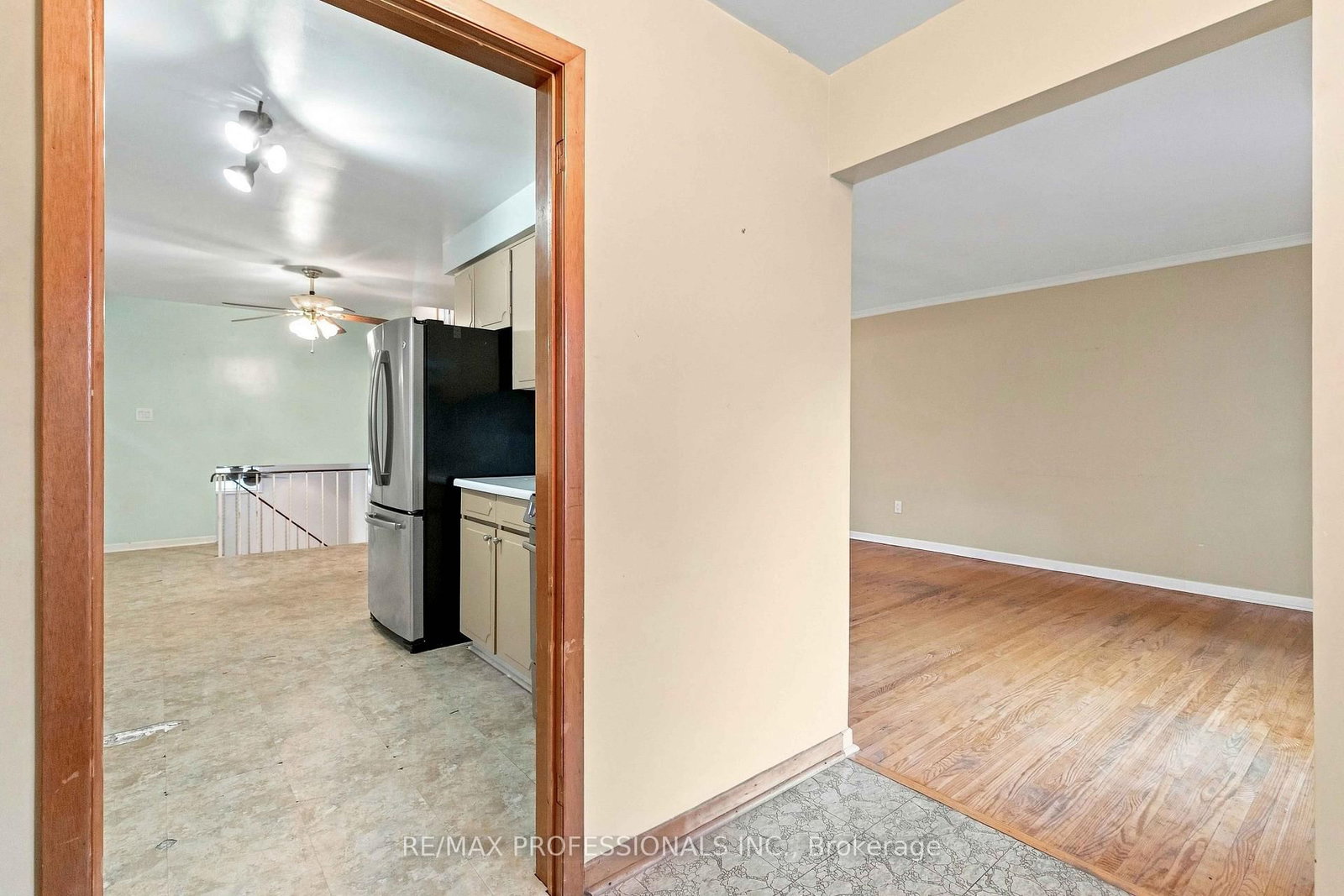 7449 Pickfair Drive • Mississauga, ON photo 4