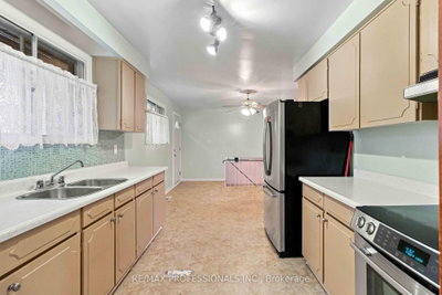 7449 Pickfair Drive • Mississauga, ON photo 5