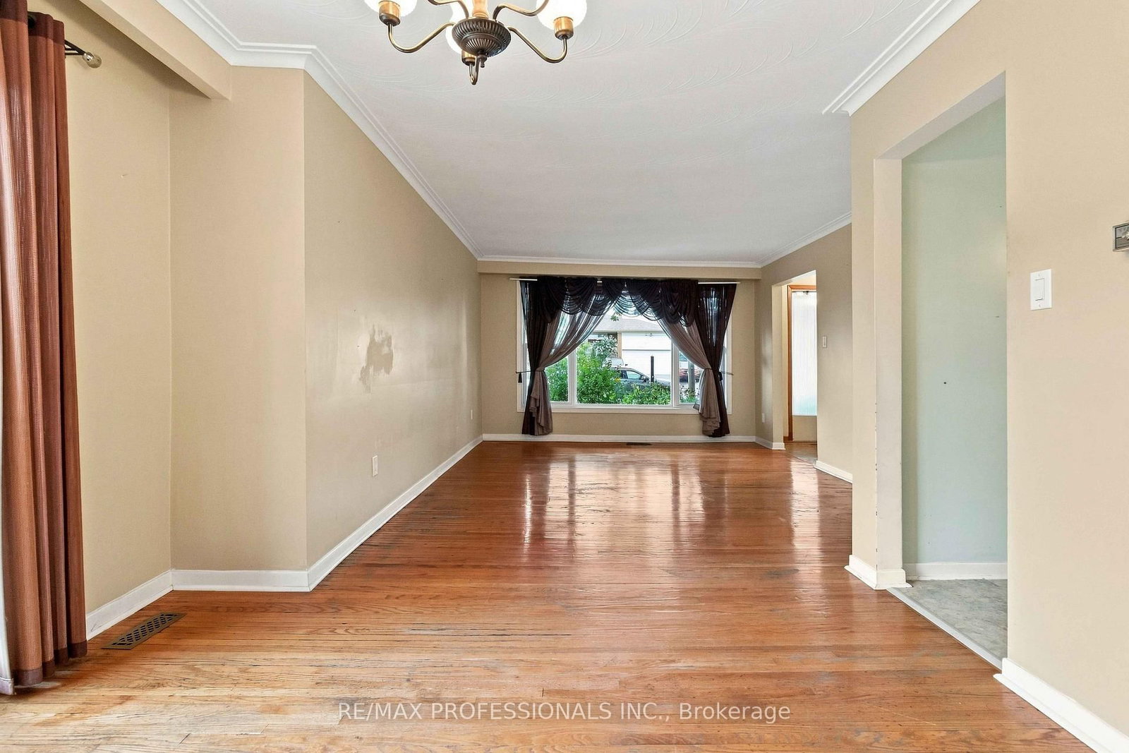 7449 Pickfair Drive • Mississauga, ON photo 9