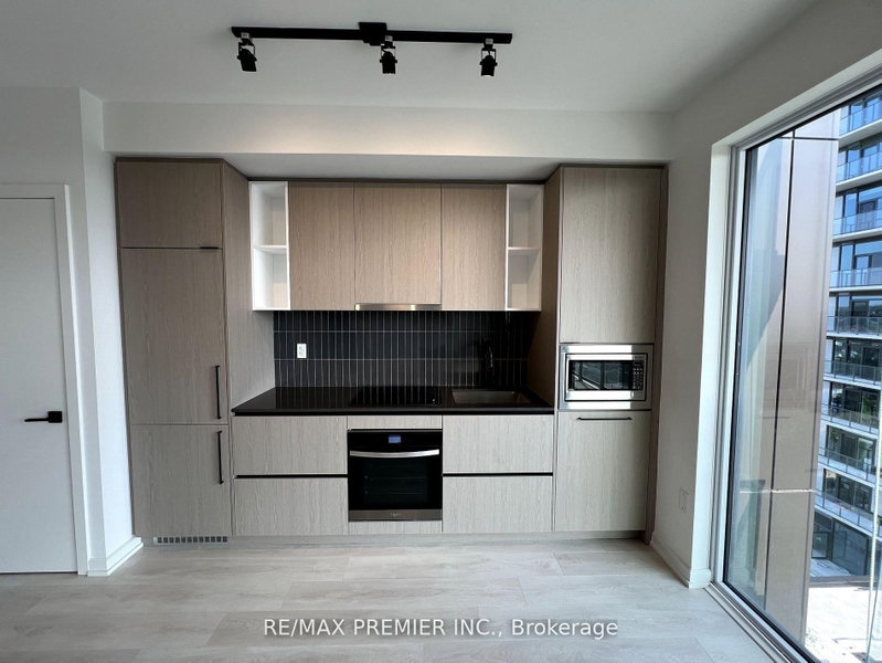 1711 - 1285 Dupont Street