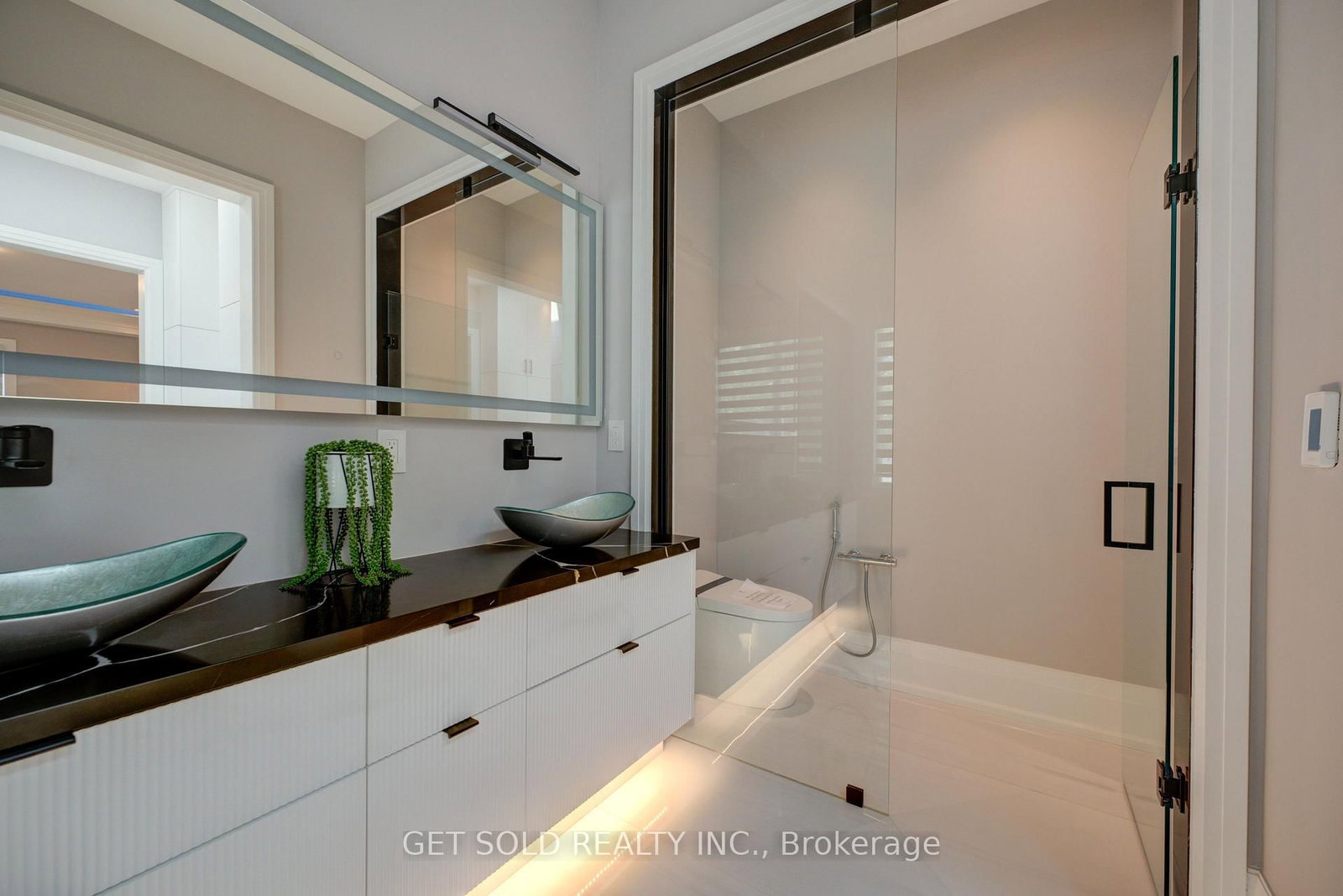 150 Wolfdale Avenue • Oakville, ON photo 27
