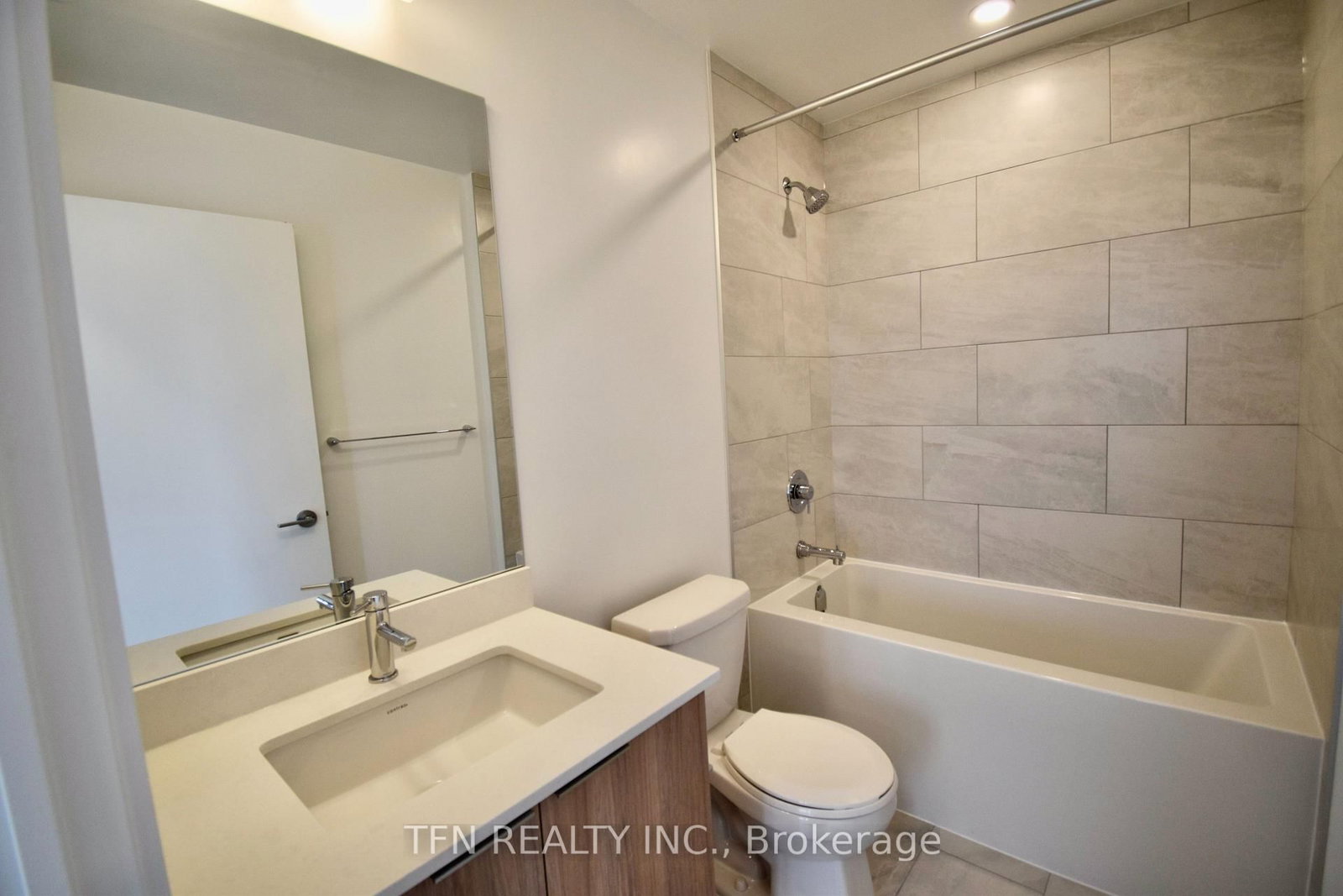 3803-395 Square One Dr, Mississauga, view 10