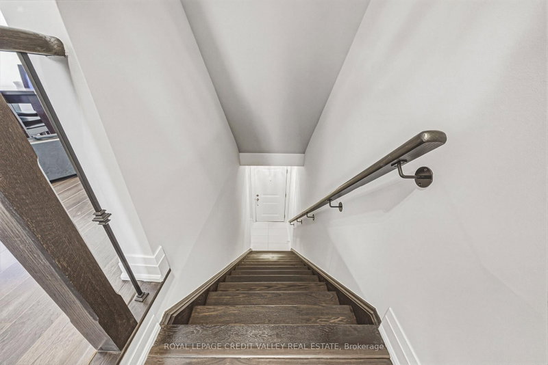 10 Drummond Toronto,ON M8V 1Y8 — Photo 4