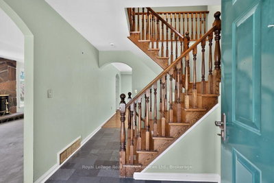 328 Dalewood Drive • Oakville, ON photo 5