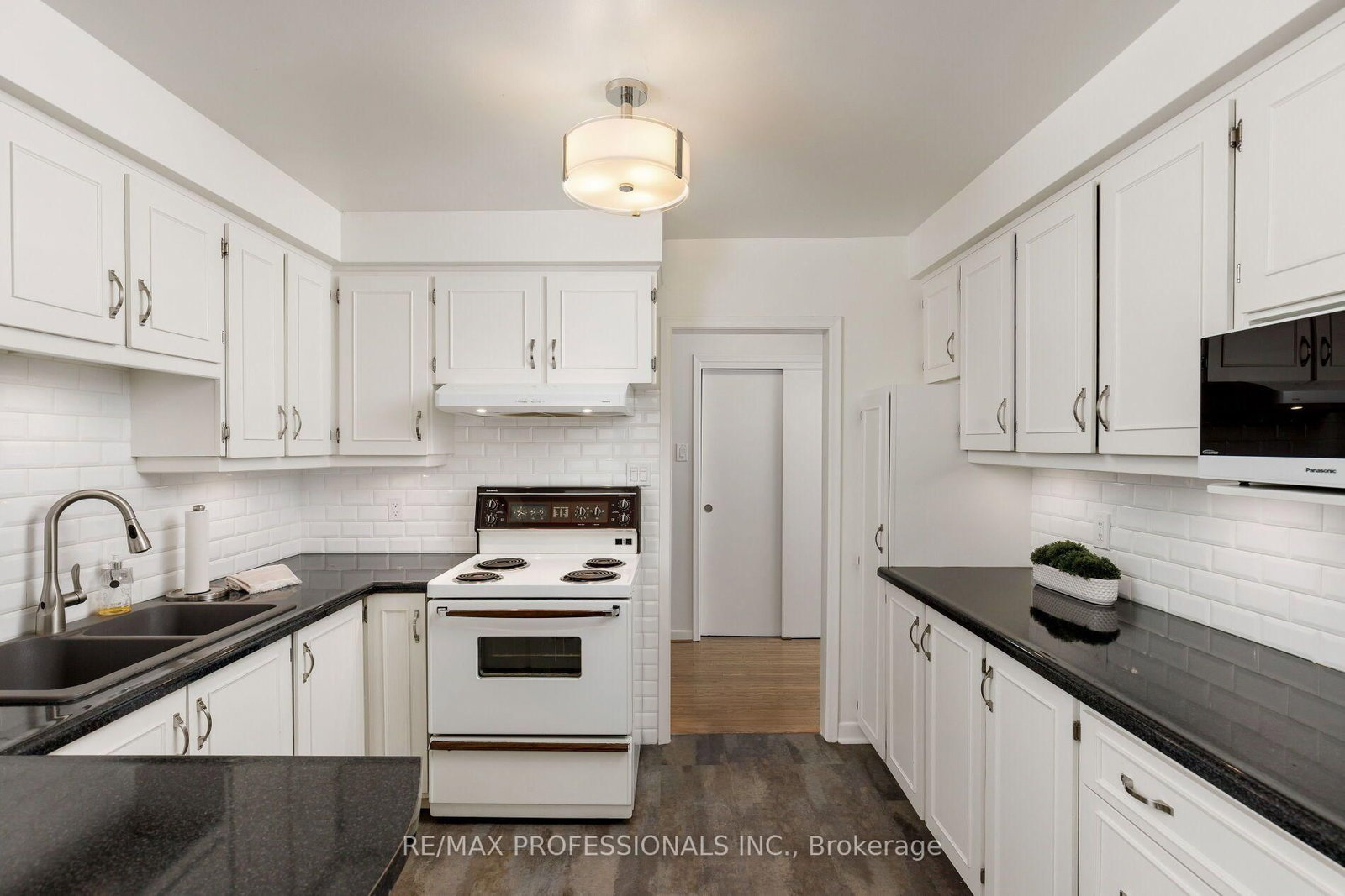 36 Thicket Road • Toronto, ON photo 18