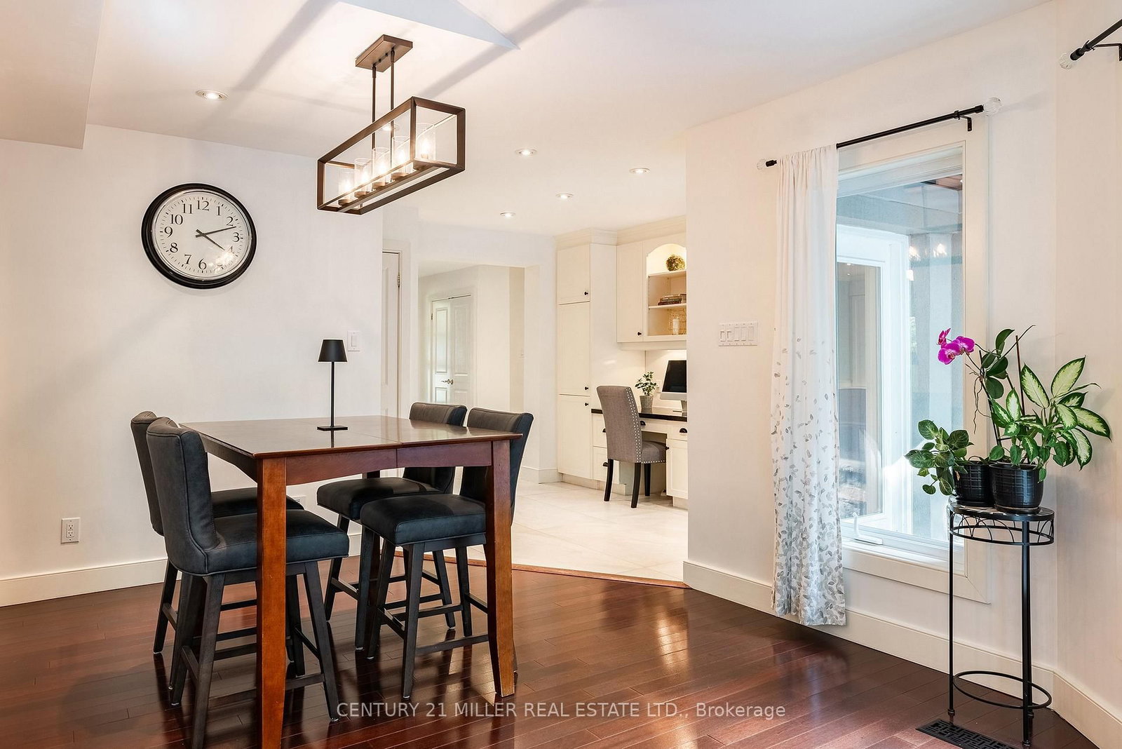 240 Colchester Drive • Oakville, ON photo 15