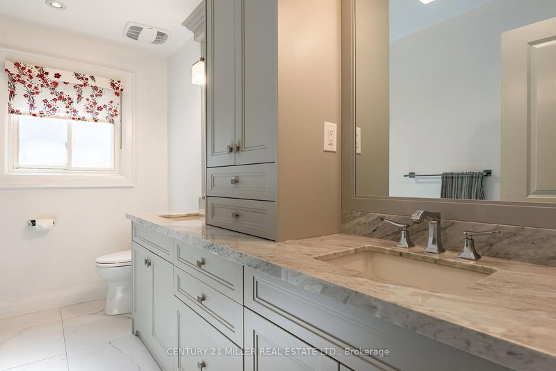 240 Colchester Oakville,ON L6J 5S5 — Photo 32