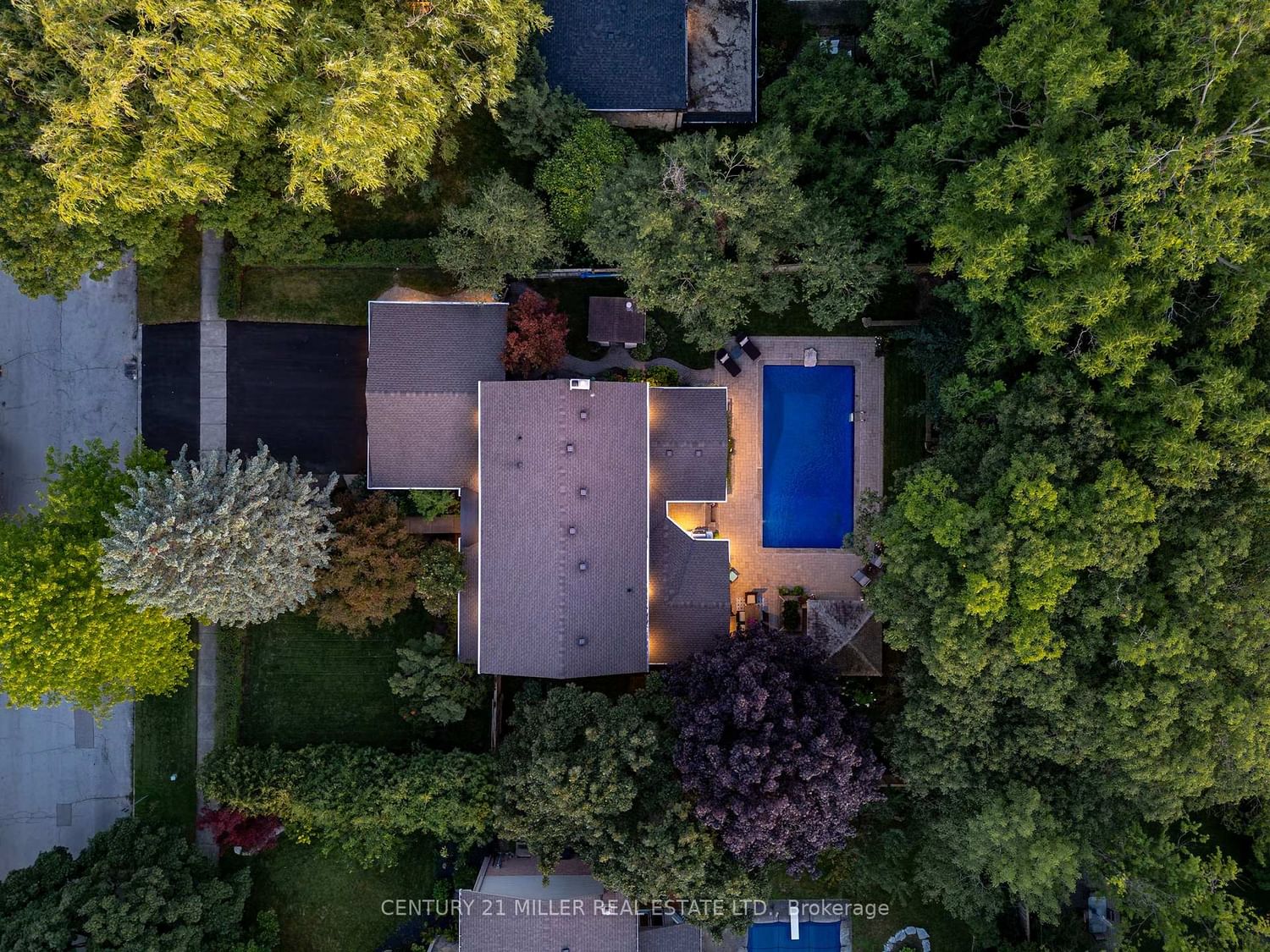240 Colchester Drive • Oakville, ON photo 4