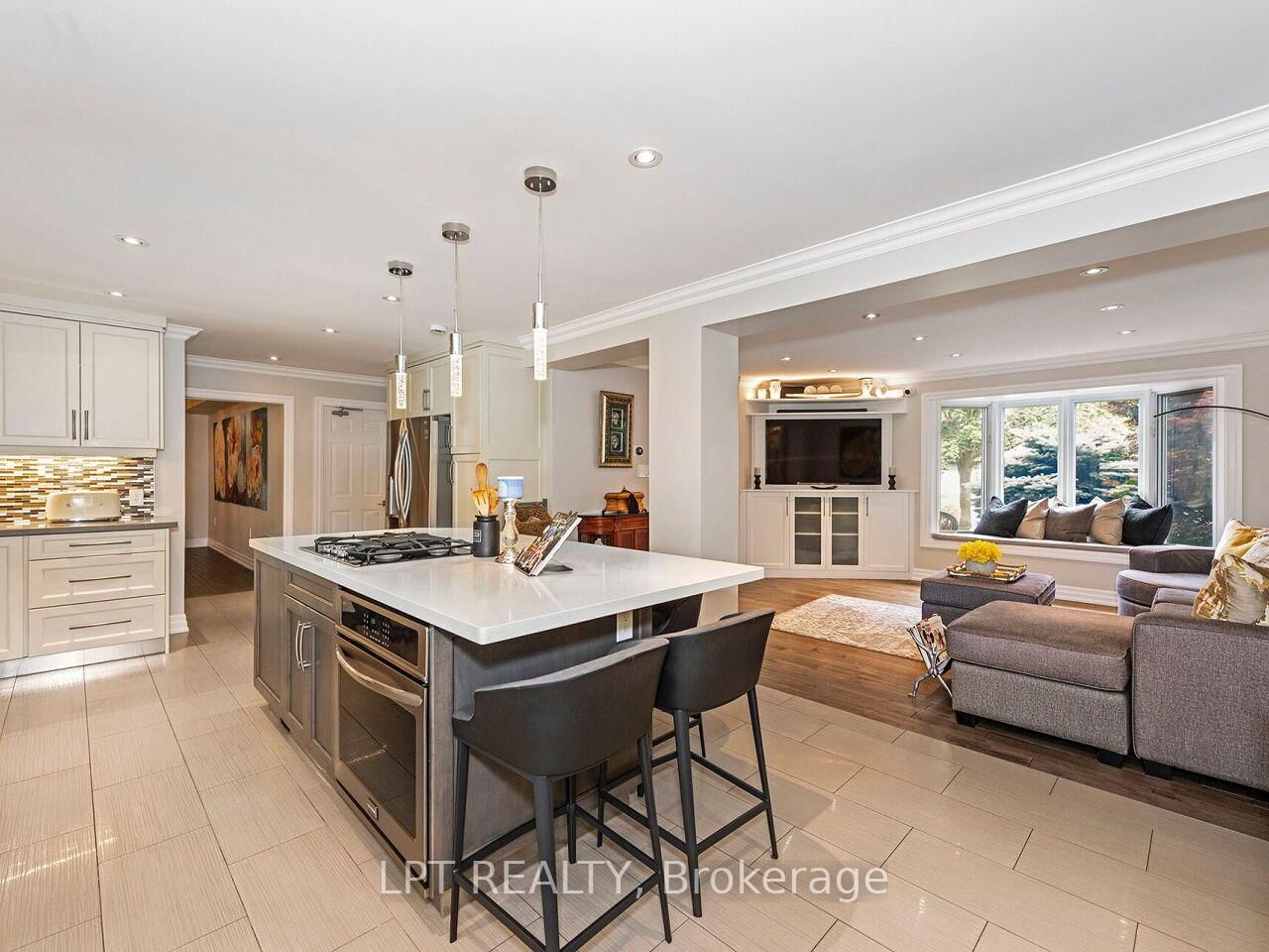 493 Tipperton Crescent • Oakville, ON photo 11