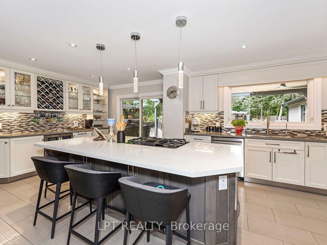 493 Tipperton Crescent • Oakville, ON photo 13