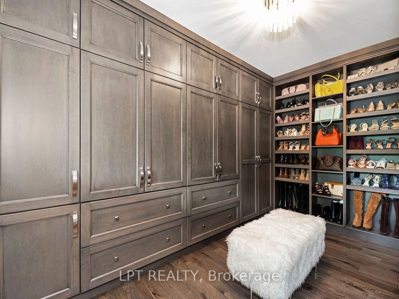 493 Tipperton Crescent • Oakville, ON photo 24