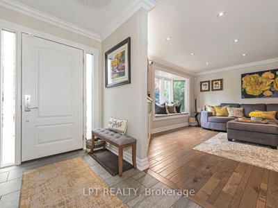 493 Tipperton Crescent • Oakville, ON photo 5