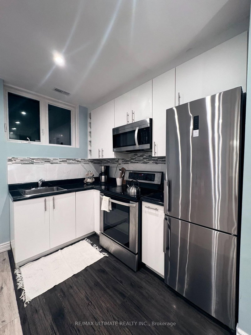 2 Lower - 1166 Glengrove Avenue W