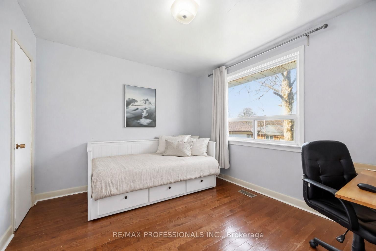 14 Dashwood Crescent • Toronto, ON photo 11