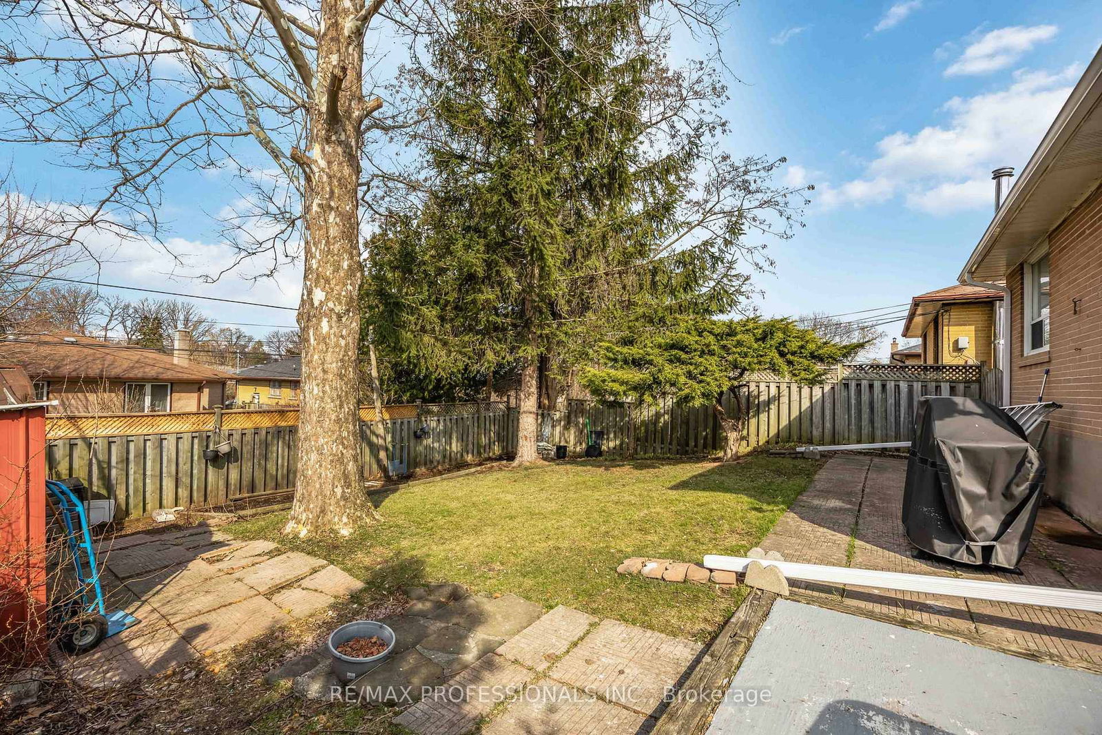 14 Dashwood Crescent • Toronto, ON photo 22