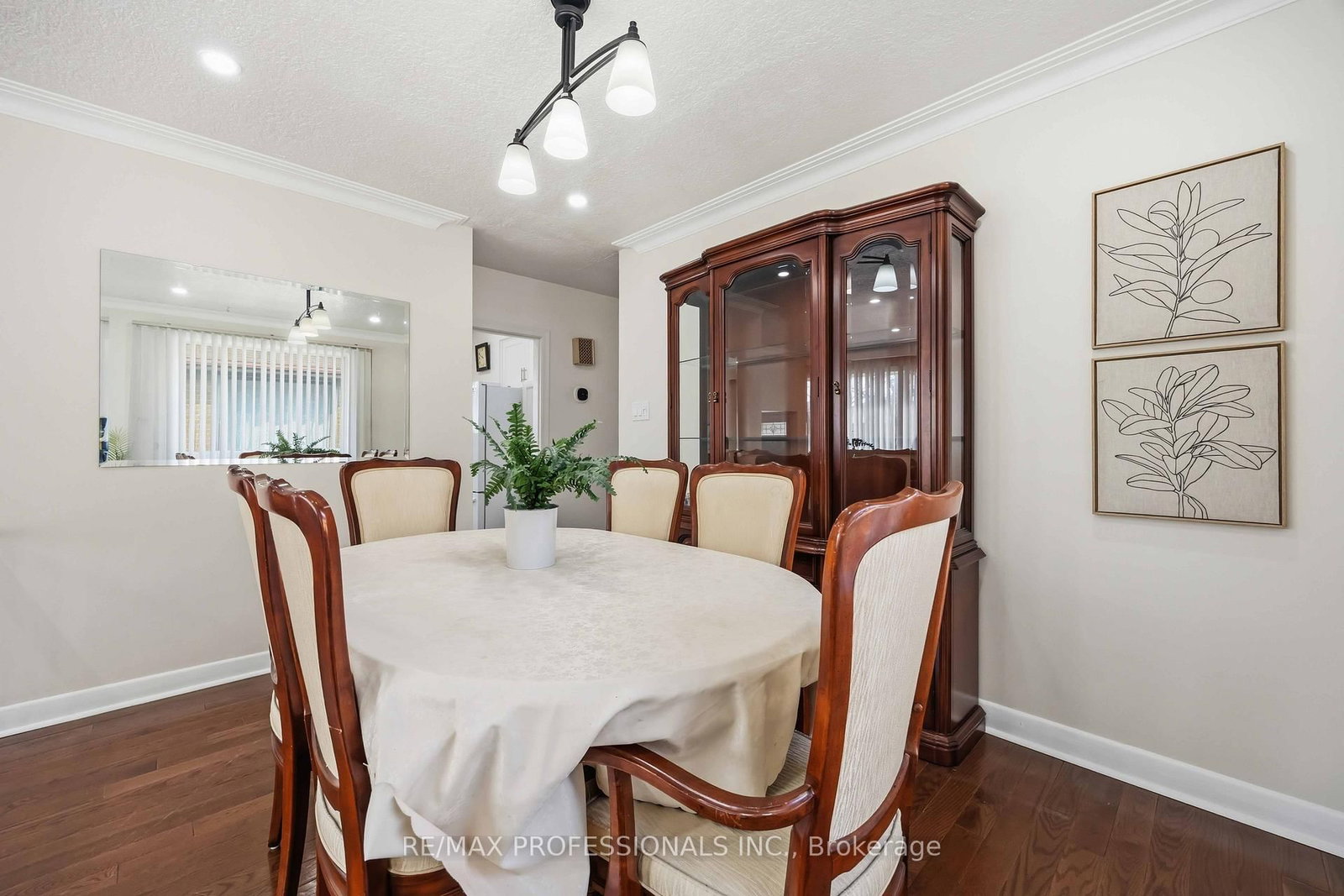 14 Dashwood Crescent • Toronto, ON photo 6
