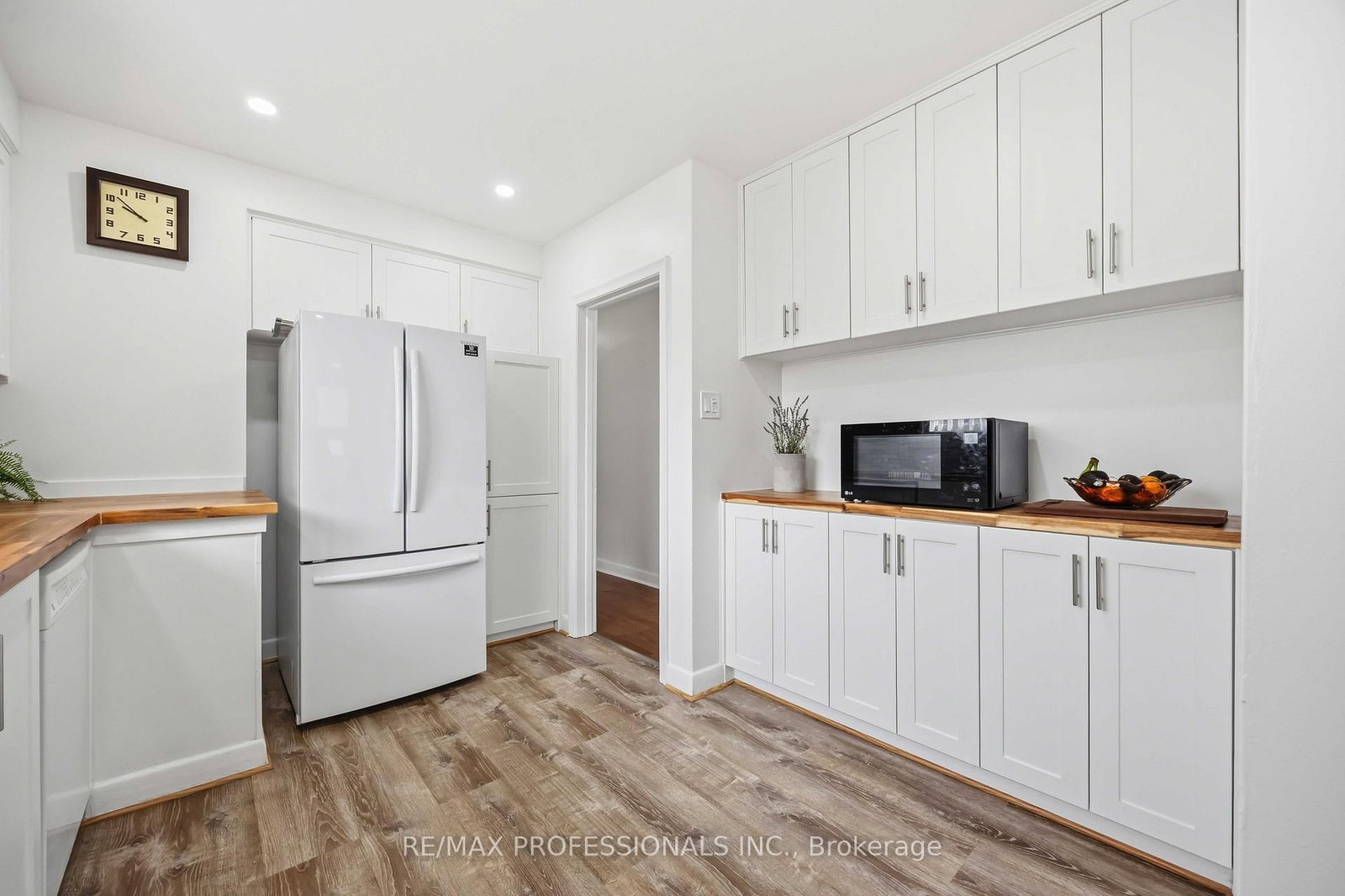 14 Dashwood Crescent • Toronto, ON photo 8