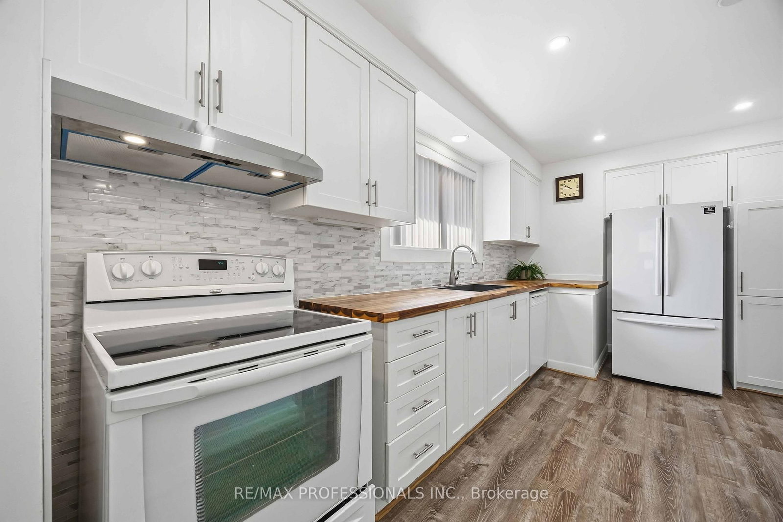14 Dashwood Crescent • Toronto, ON photo 9