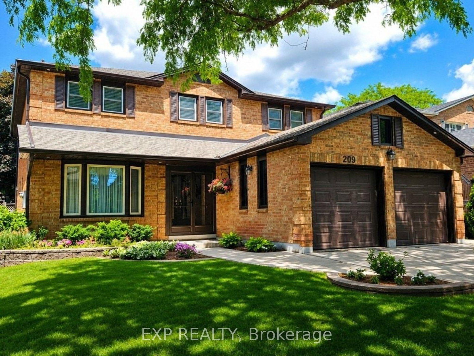209 Nottingham Drive • Oakville, ON photo 1