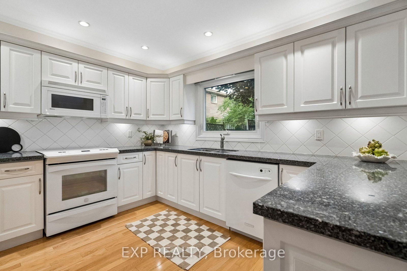 209 Nottingham Drive • Oakville, ON photo 19