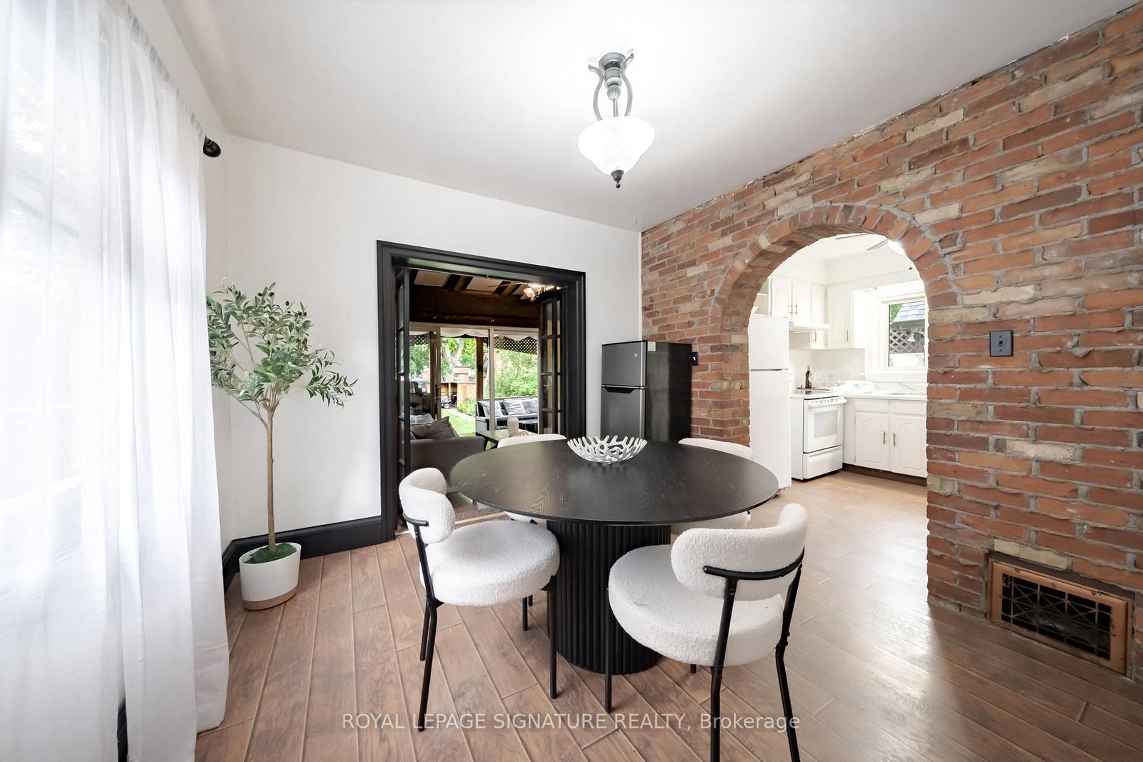 234 John Street • Toronto, ON photo 10