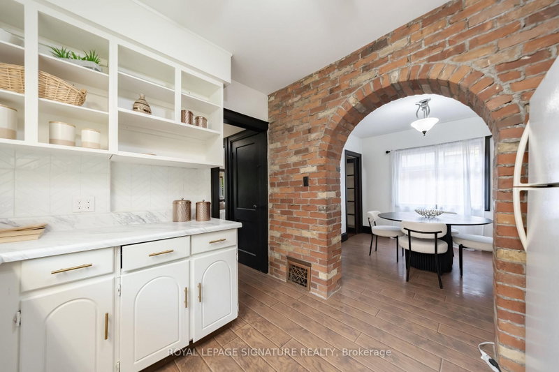 234 John St photo 5