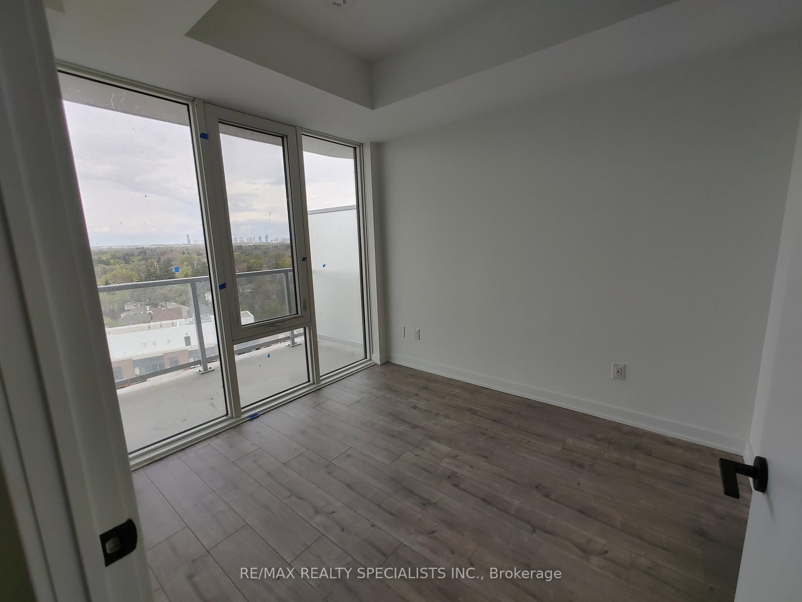 1302-220 MISSINNIHE Way, Mississauga, view 13