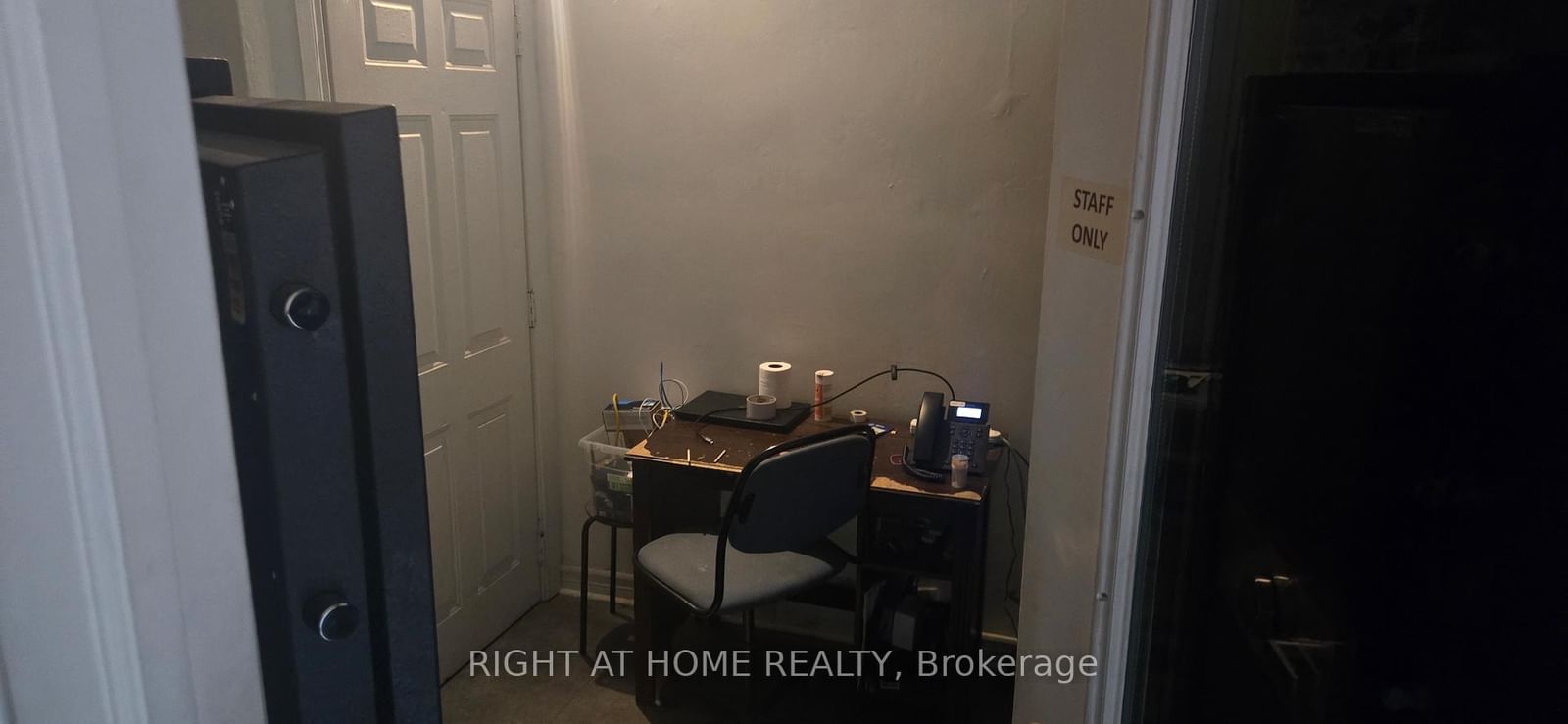553 Rogers Road • Toronto, ON photo 17