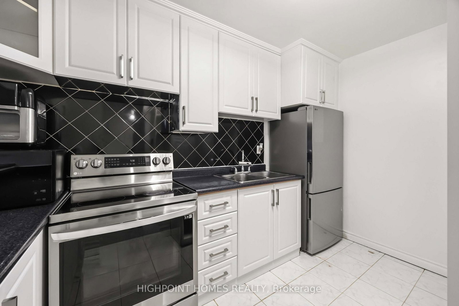 10 Martha Eaton Way • #109 • Toronto, ON photo 19
