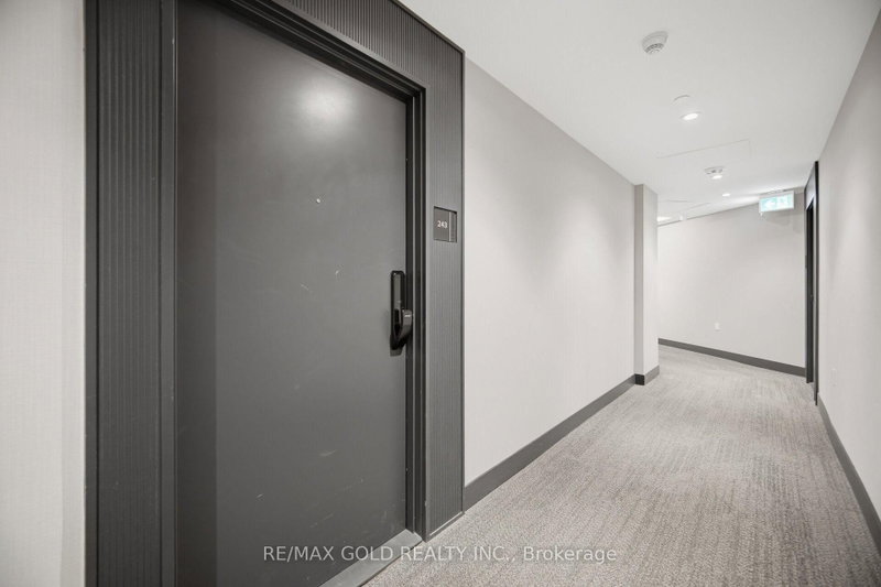 395 Dundas Oakville,ON L6M 5R8 — Photo 4
