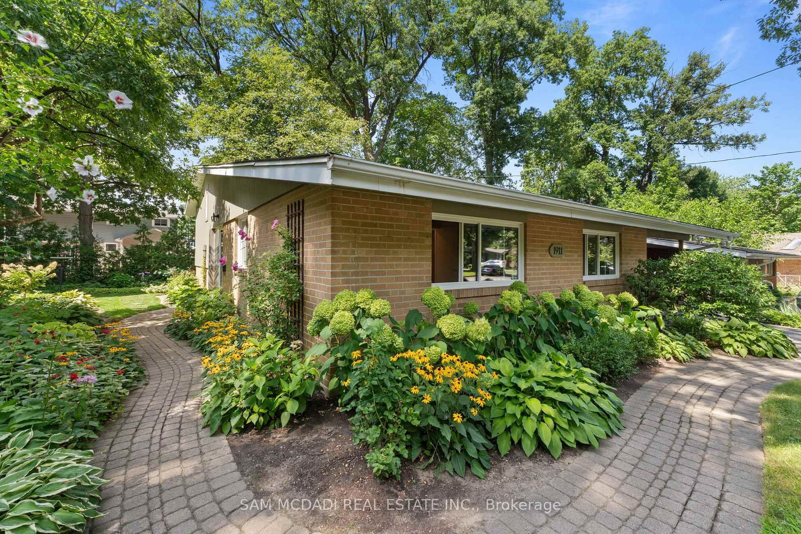 1911 Delaney Drive • Mississauga, ON photo 30