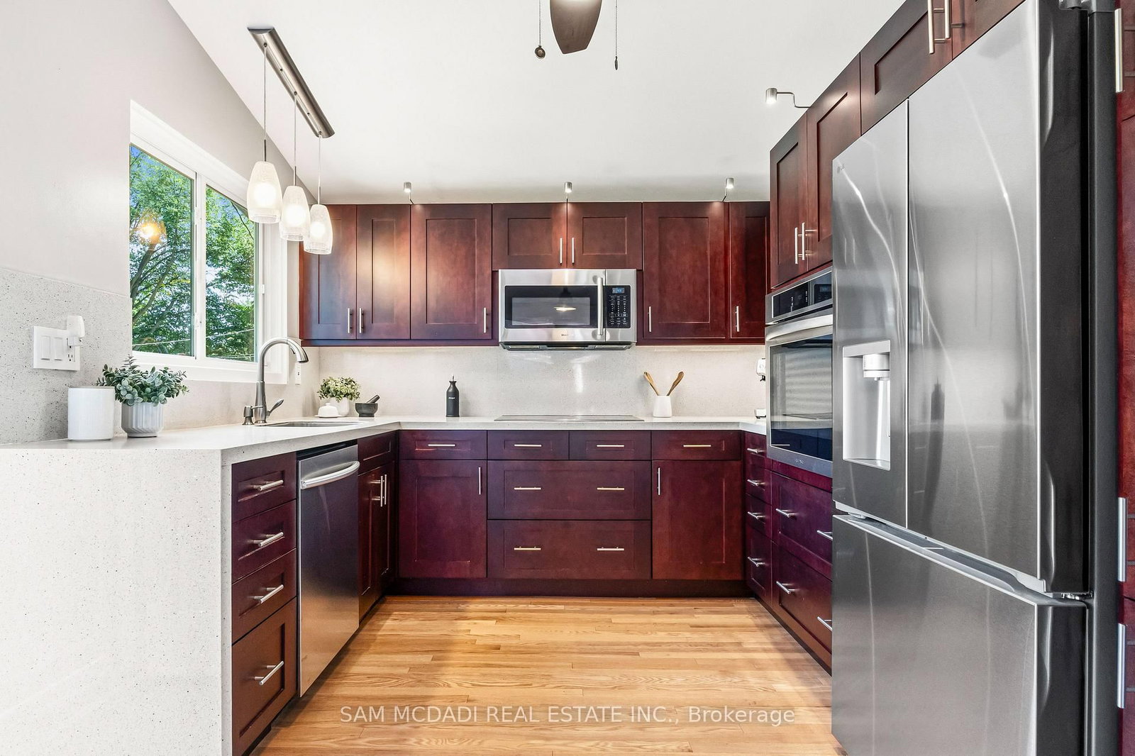 1911 Delaney Drive • Mississauga, ON photo 8