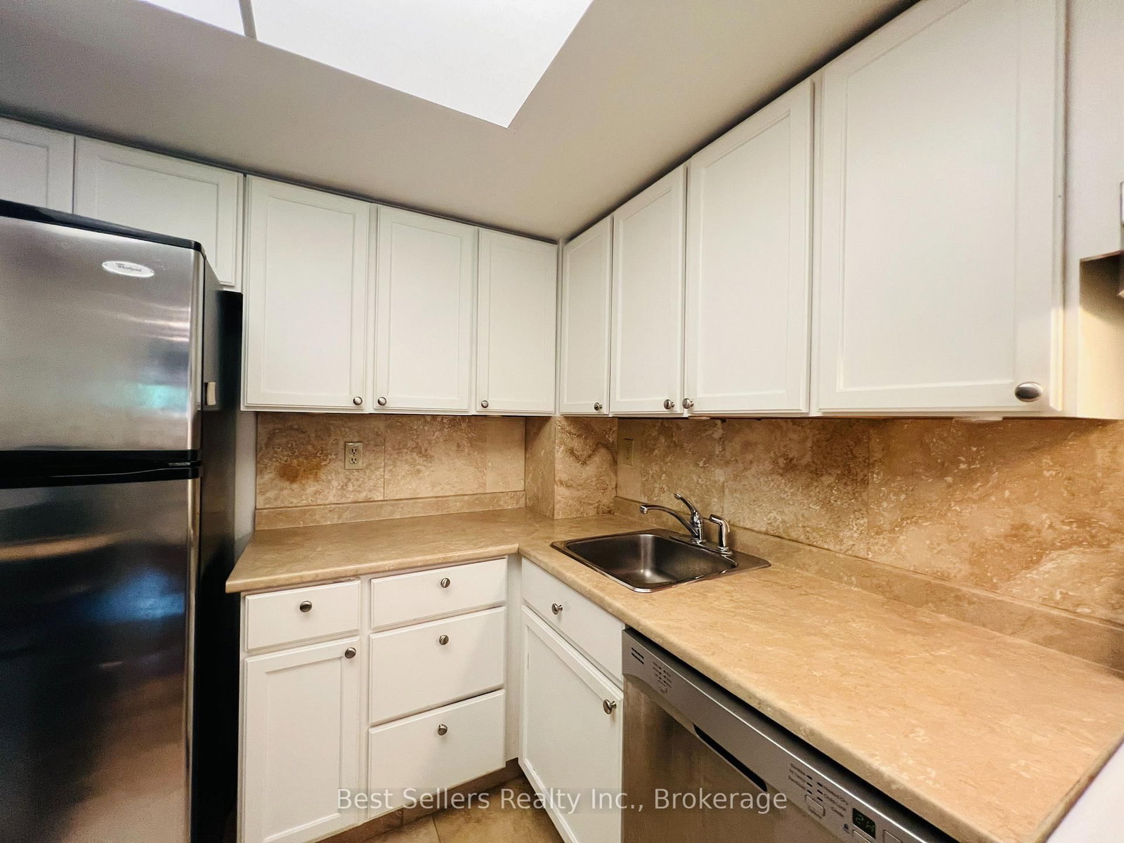 411-2091 Hurontario St, Mississauga, view 15