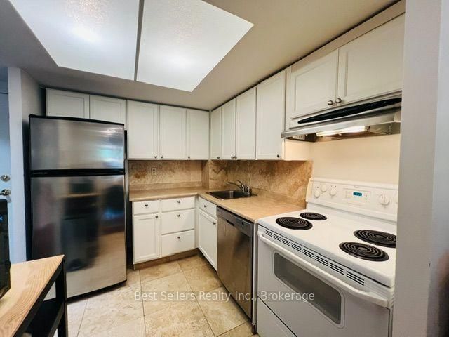 411-2091 Hurontario St, Mississauga, view 17