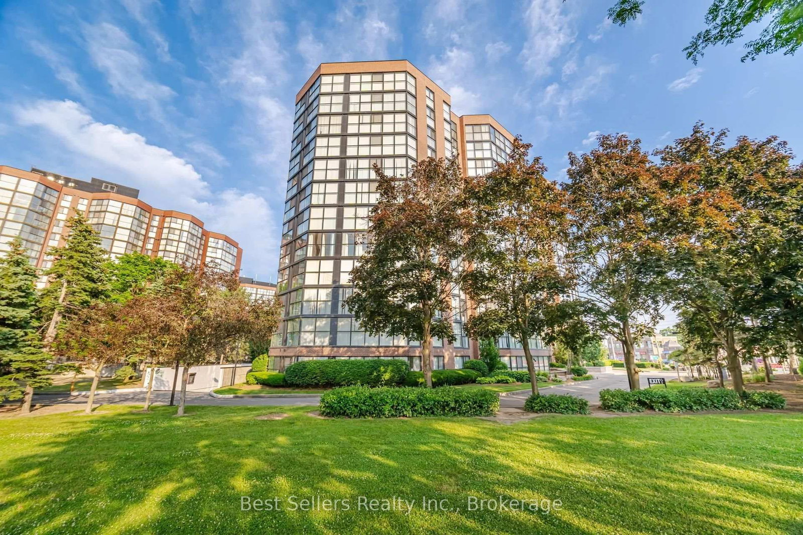 411-2091 Hurontario St, Mississauga, view 29