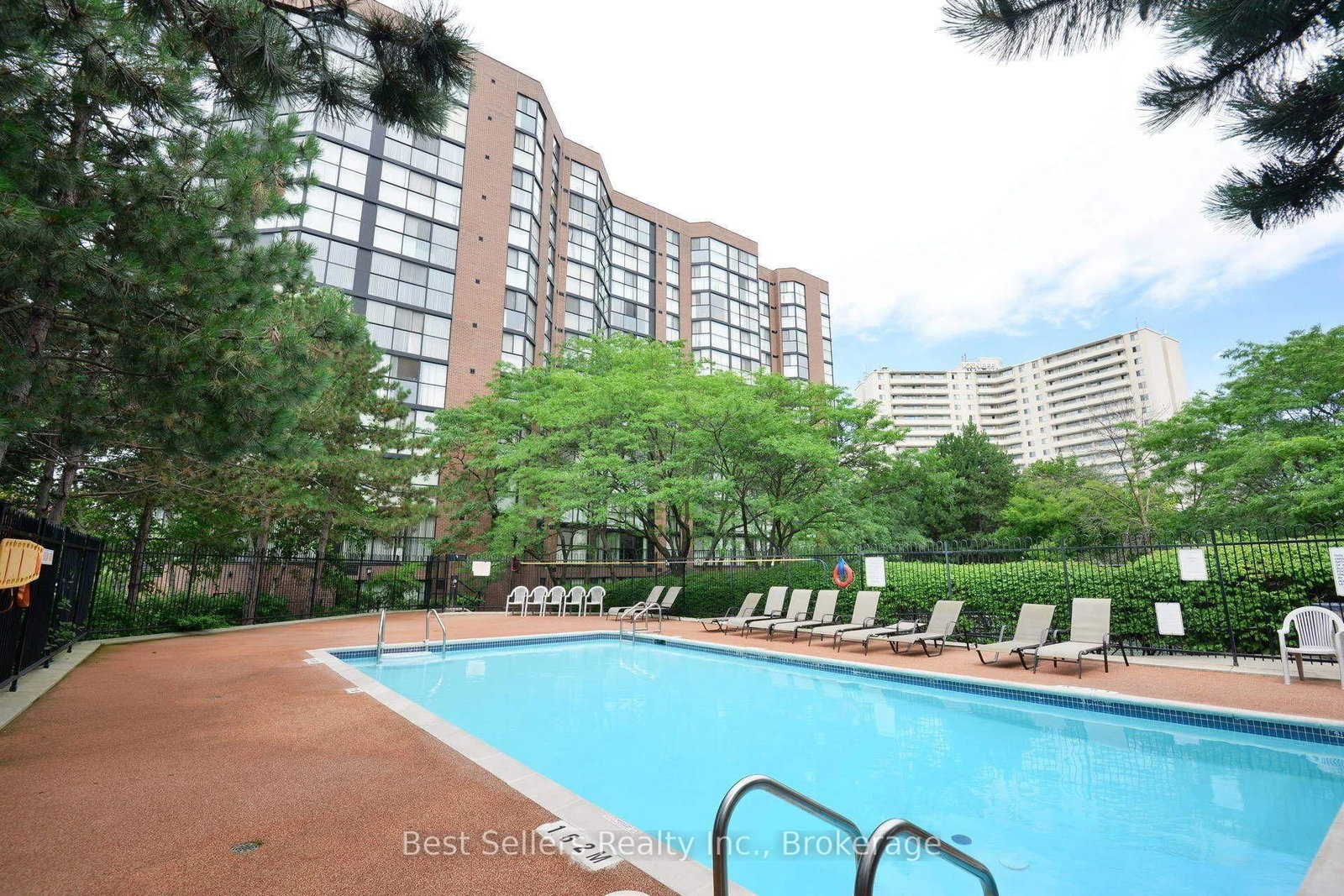 411-2091 Hurontario St, Mississauga, view 30