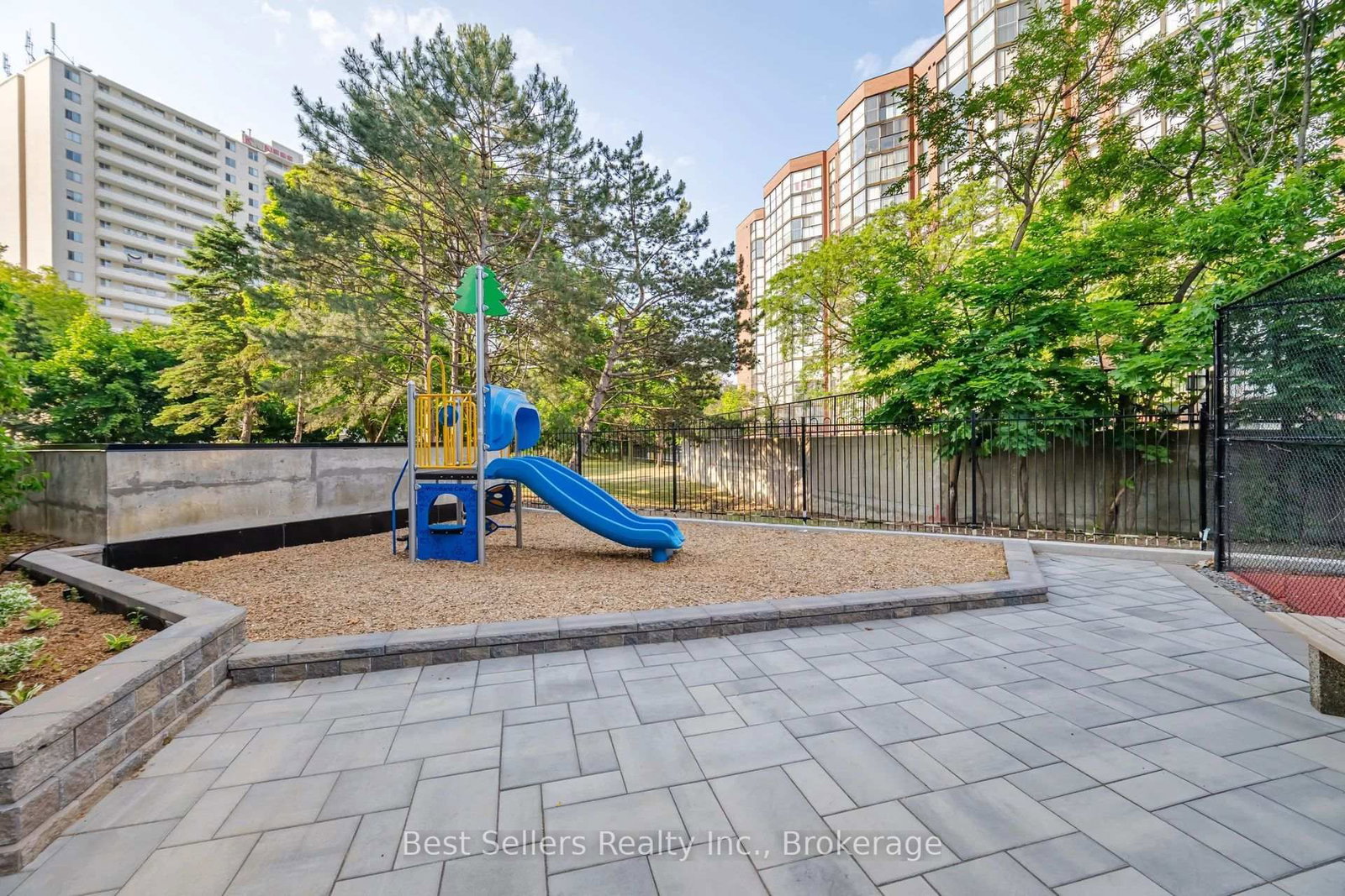 411-2091 Hurontario St, Mississauga, view 34