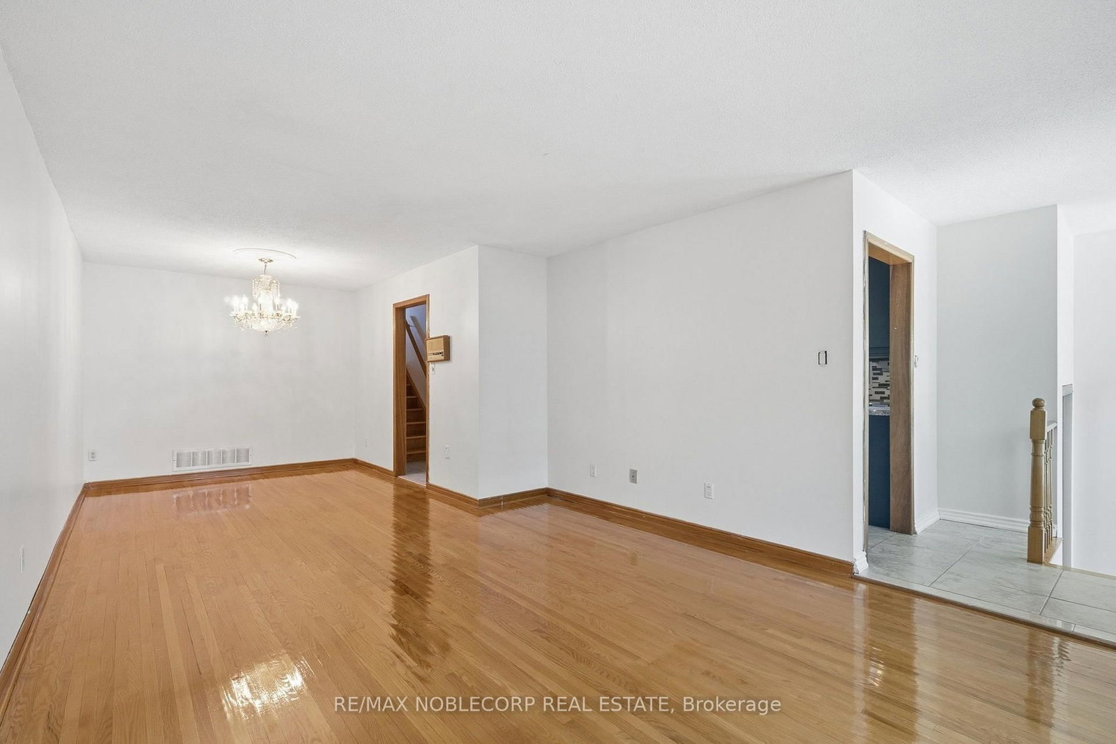 131 Yatescastle Drive • Toronto, ON photo 10