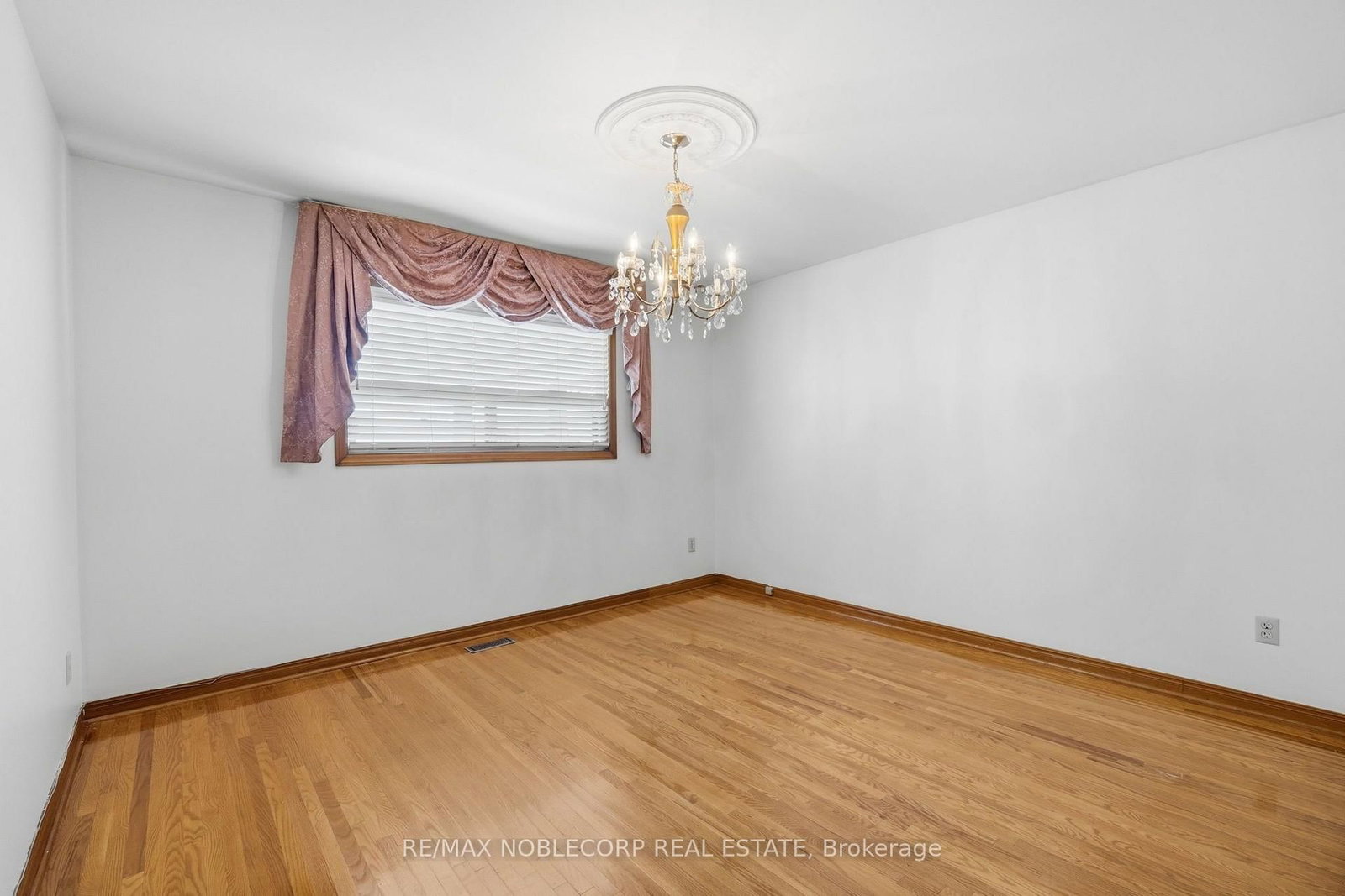 131 Yatescastle Drive • Toronto, ON photo 16