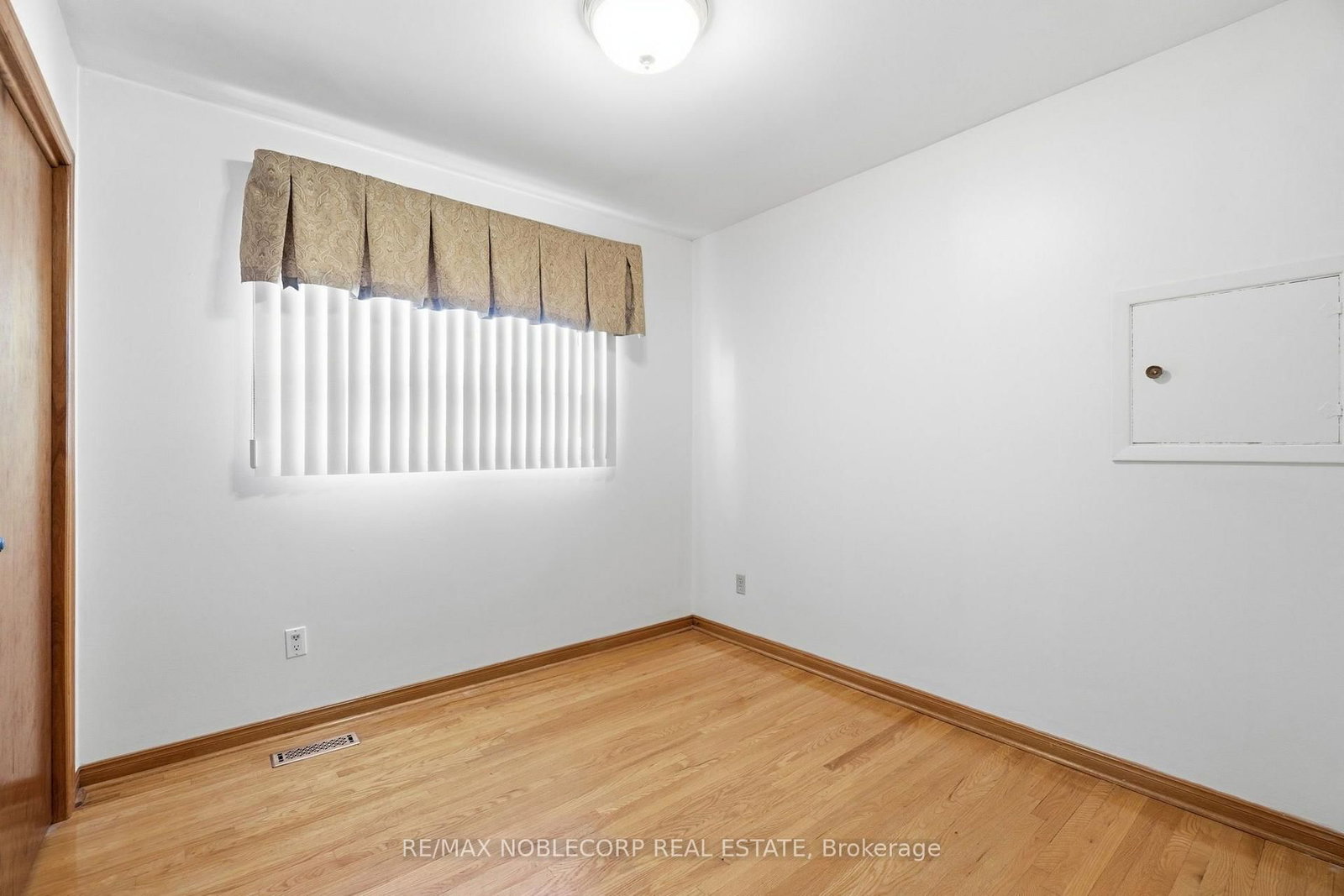 131 Yatescastle Drive • Toronto, ON photo 19