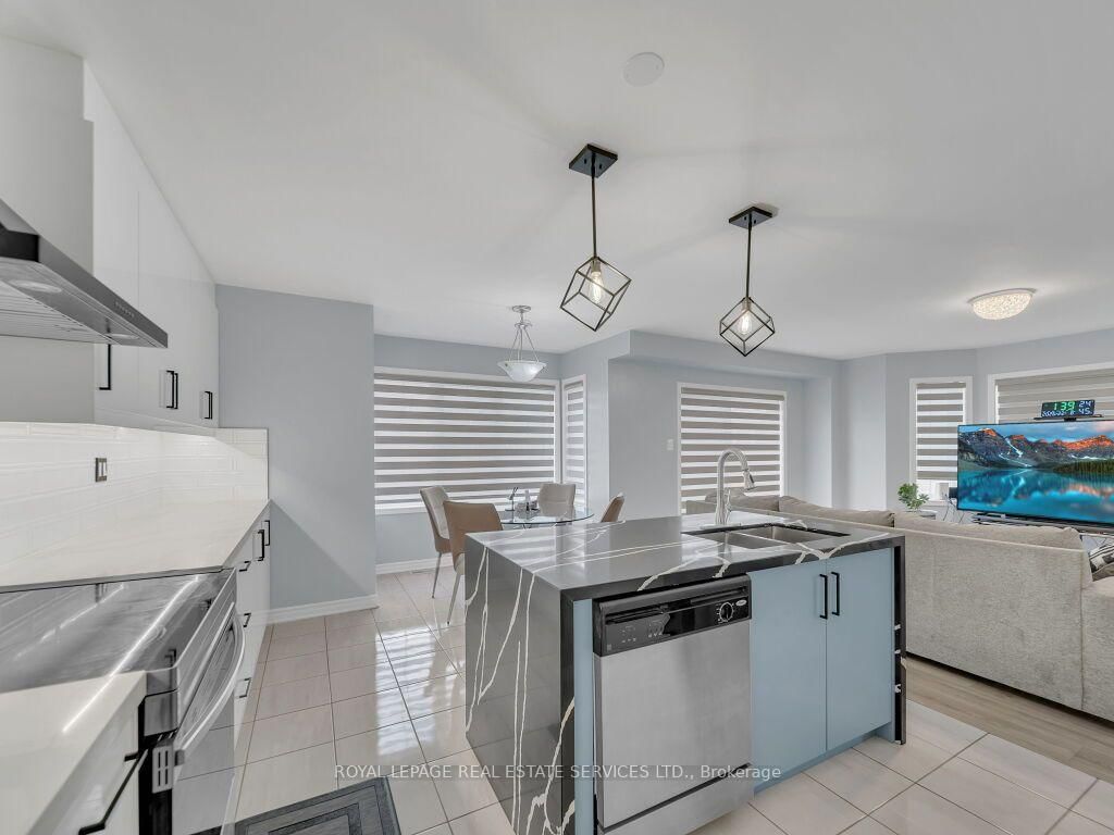 61 Rockbrook Trail • Brampton, ON photo 11
