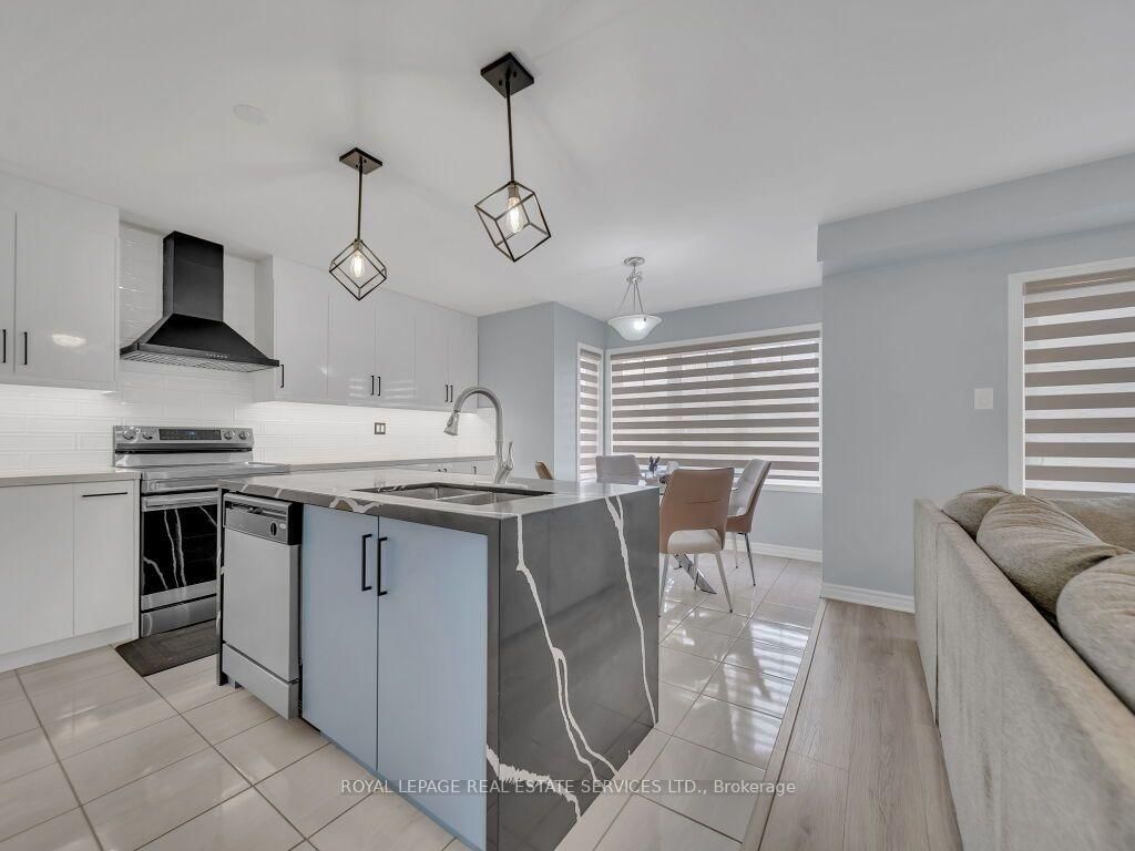 61 Rockbrook Trail • Brampton, ON photo 12