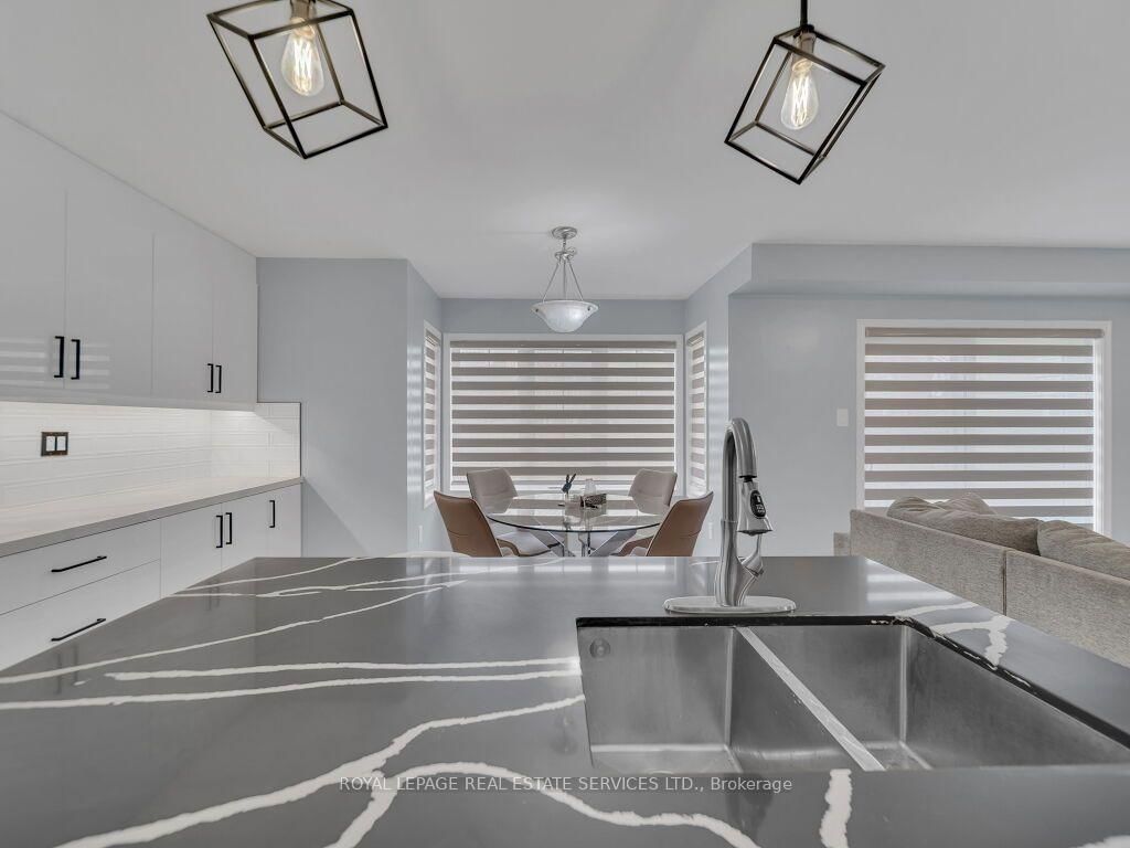 61 Rockbrook Trail • Brampton, ON photo 13