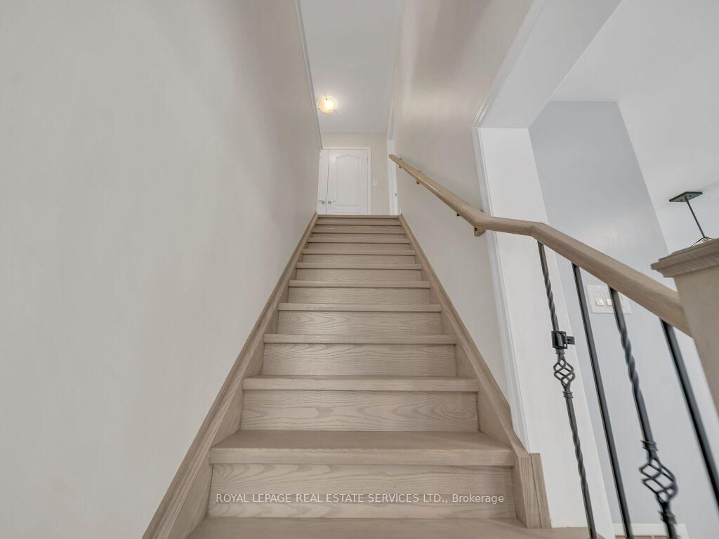 61 Rockbrook Trail • Brampton, ON photo 18