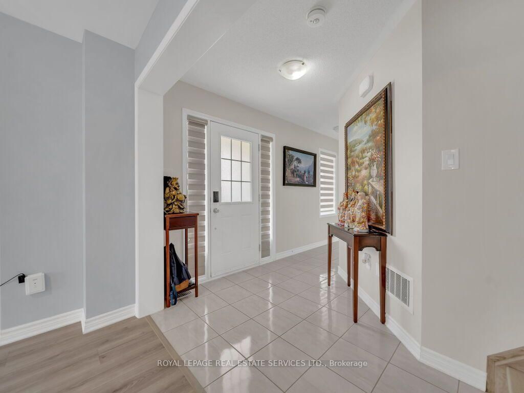 61 Rockbrook Trail • Brampton, ON photo 6