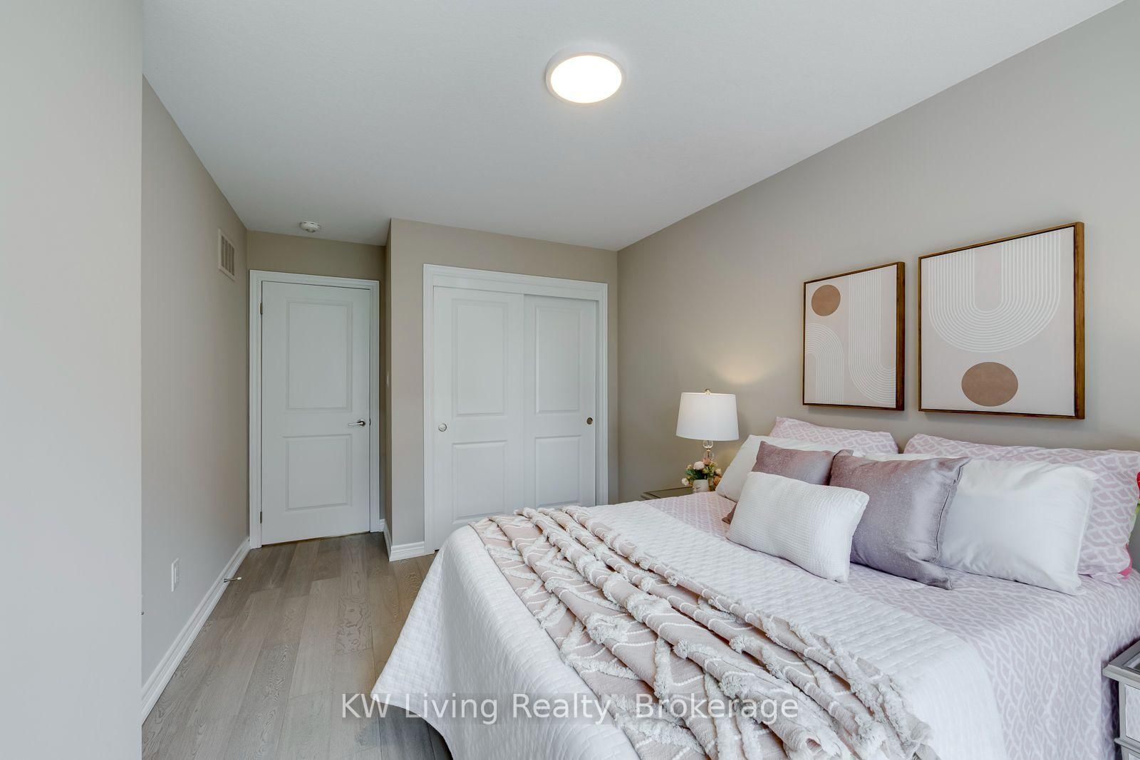 3291 Mockingbird Common • Oakville, ON photo 27