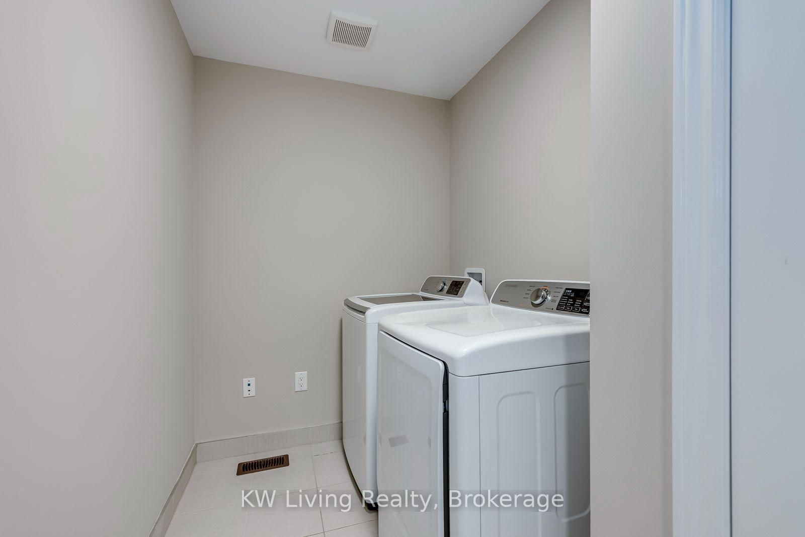 3291 Mockingbird Common • Oakville, ON photo 29