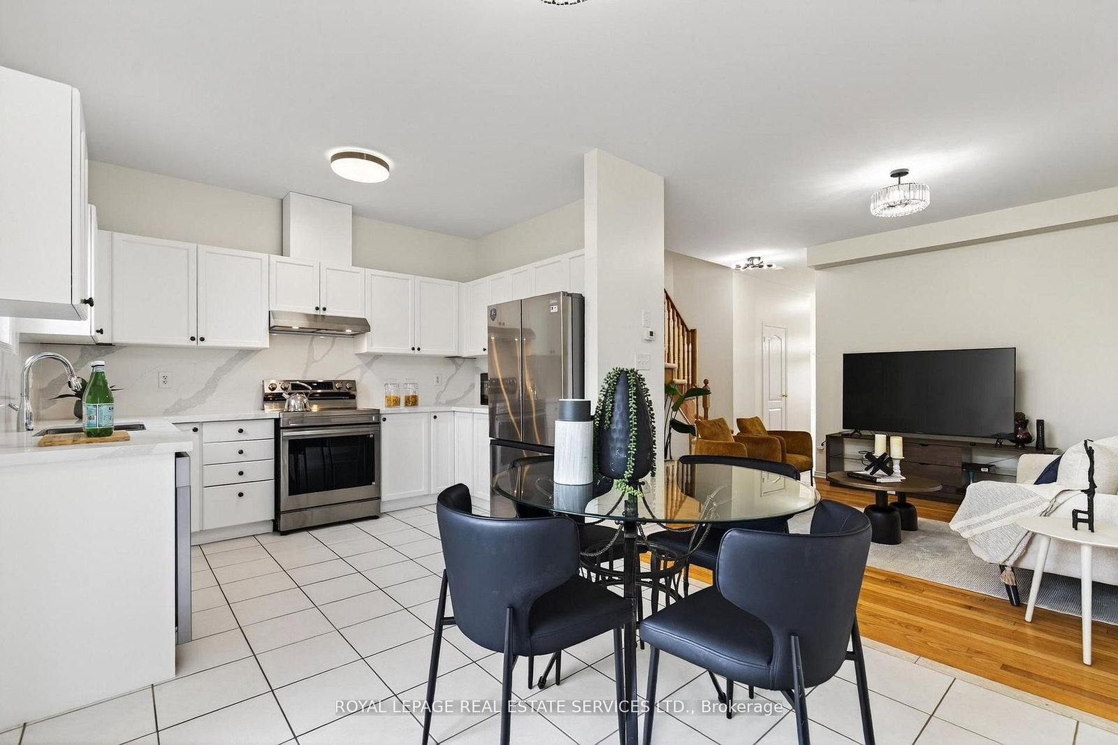 2307 Stone Glen Crescent • Oakville, ON photo 9